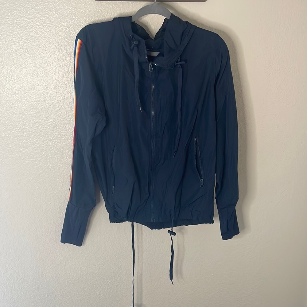 Lightweight wind breaker